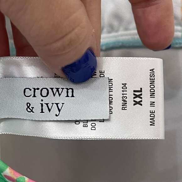 Crown & Ivy Paisley Print Ruffle One Piece Swimsuit - Picture 9 of 10